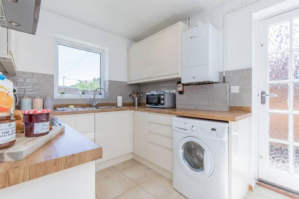 Stylish Townhouse In The Heart Of Summertown Оксфорд Экстерьер фото